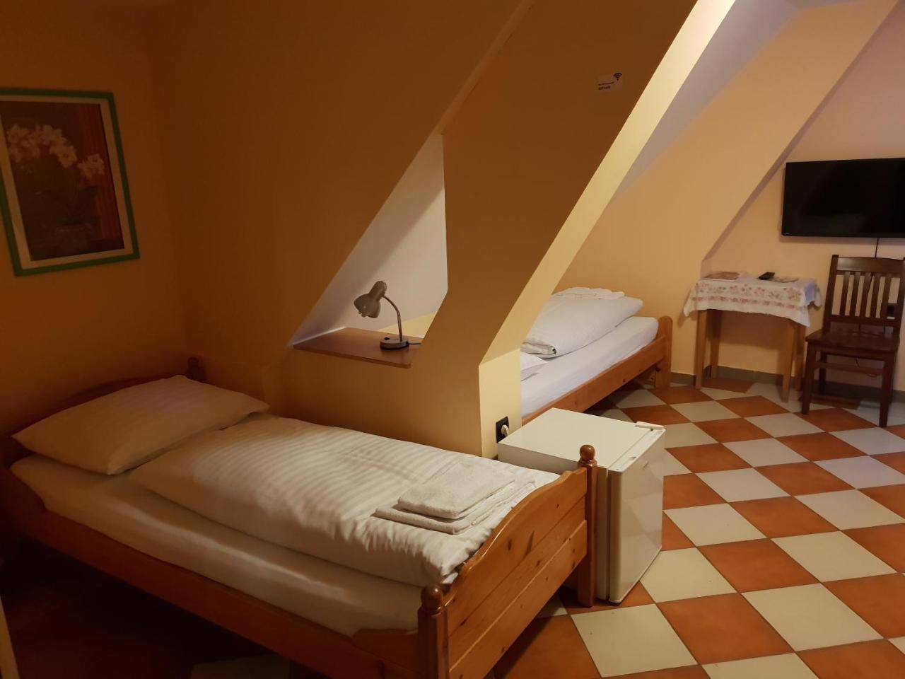 היינבורג אן דר דונאו Pirates Hotel מראה חיצוני תמונה