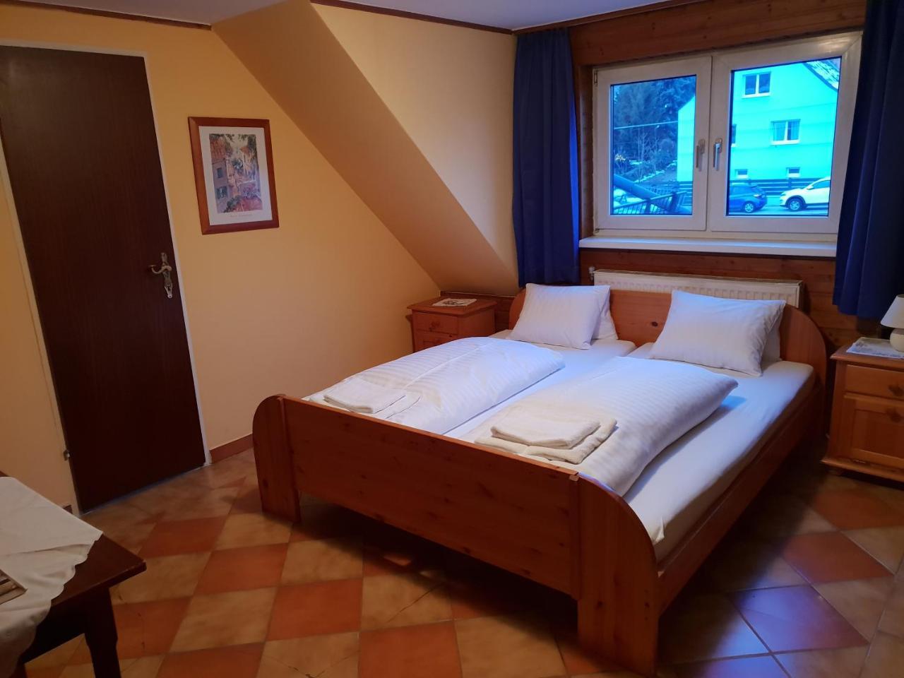 היינבורג אן דר דונאו Pirates Hotel מראה חיצוני תמונה