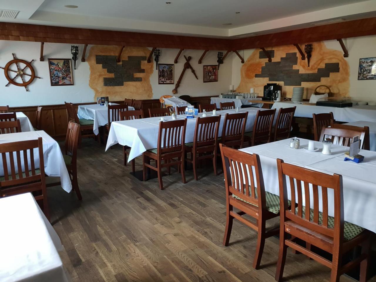 היינבורג אן דר דונאו Pirates Hotel מראה חיצוני תמונה